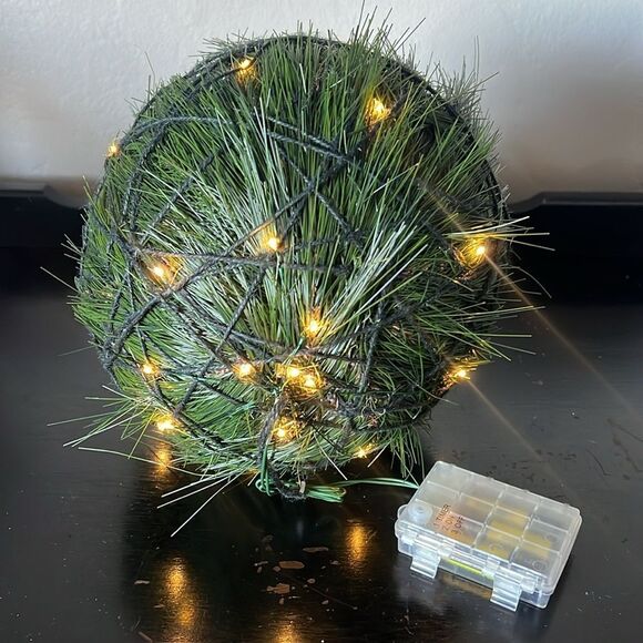 Pottery Barn Pre-Lit Faux Evergreen Medium Sphere NWOT OPEN BOX! - Picture 3 of 9